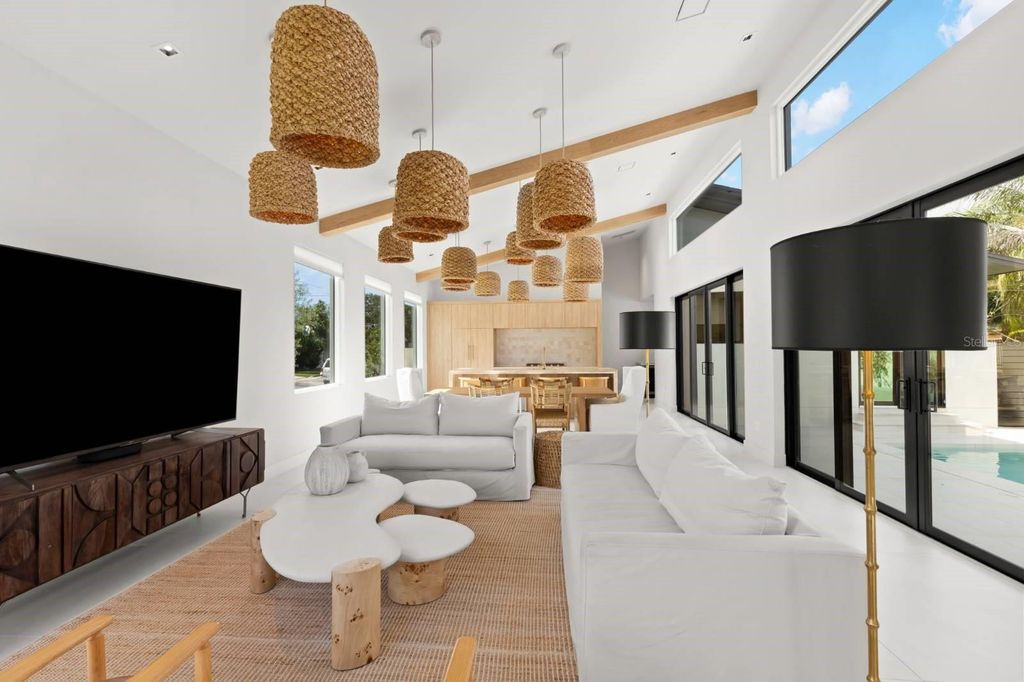 Image 10 of property listing at 5150 DARTMOUTH AVENUE N, St Petersburg, FL 33710