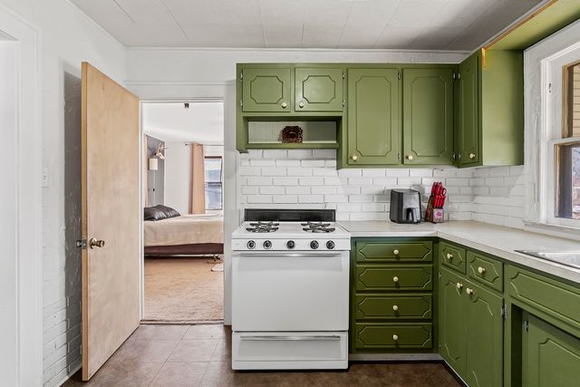 1328 W Elm Street, Springfield, MO 65806