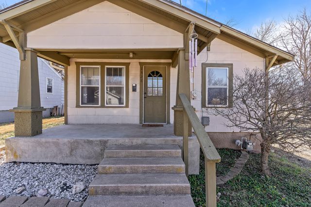 1328 W Elm Street, Springfield, MO 65806