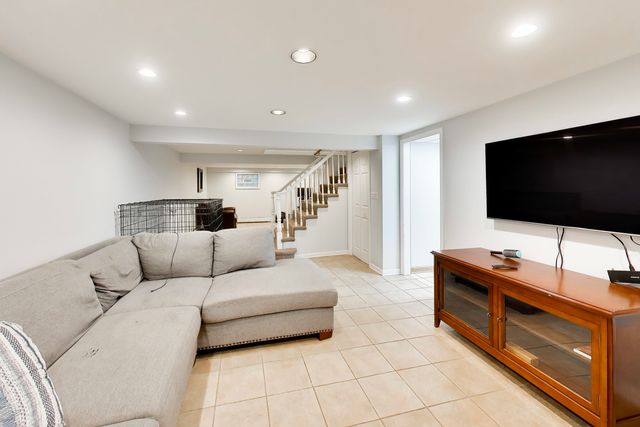 1107 S Hamlin Avenue, Park Ridge, IL 60068