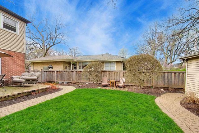 1107 S Hamlin Avenue, Park Ridge, IL 60068