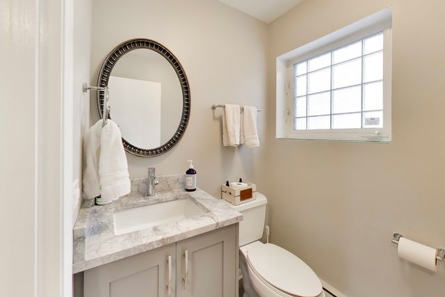 1107 S Hamlin Avenue, Park Ridge, IL 60068