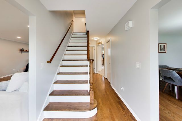 1107 S Hamlin Avenue, Park Ridge, IL 60068