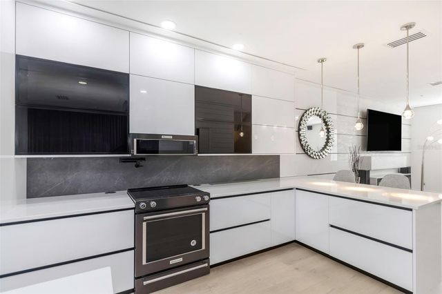 7130 102ND LANE, Seminole, FL 33772