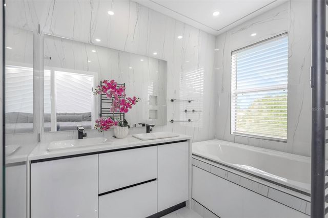 7130 102ND LANE, Seminole, FL 33772