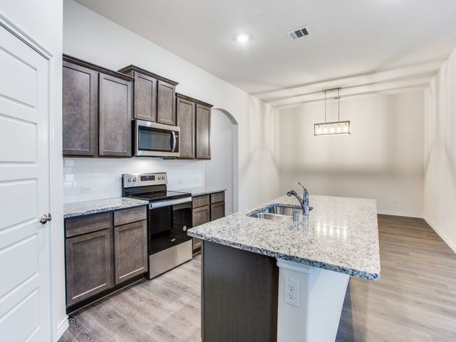 123 Lakeview Circle, Pilot Point, TX 76258