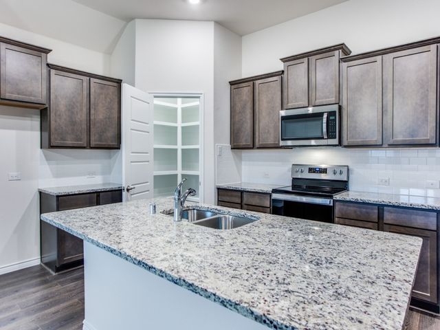 123 Lakeview Circle, Pilot Point, TX 76258
