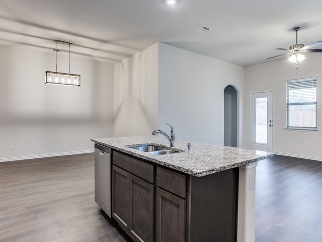 123 Lakeview Circle, Pilot Point, TX 76258