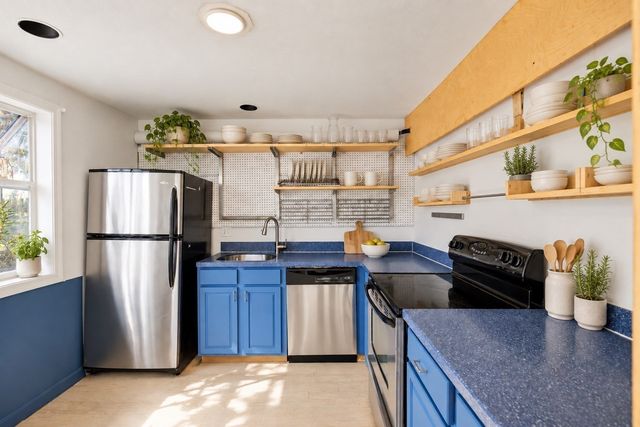 210 Centre St 14, Quincy, MA 02169