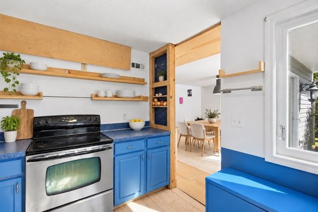 210 Centre St 14, Quincy, MA 02169