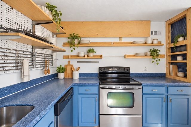 210 Centre St 14, Quincy, MA 02169