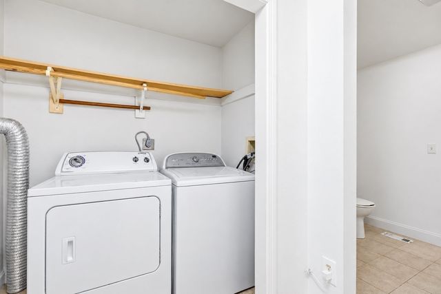 210 Centre St 14, Quincy, MA 02169