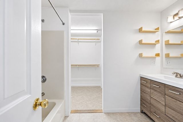 210 Centre St 14, Quincy, MA 02169