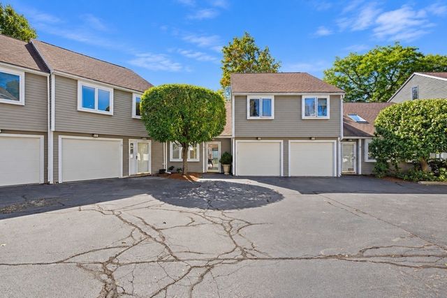 210 Centre St 14, Quincy, MA 02169