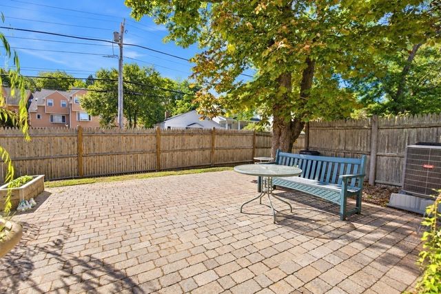 210 Centre St 14, Quincy, MA 02169