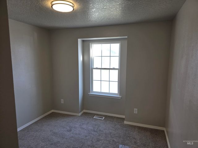 517 Pennsylvania Ct, Nampa, ID 83686