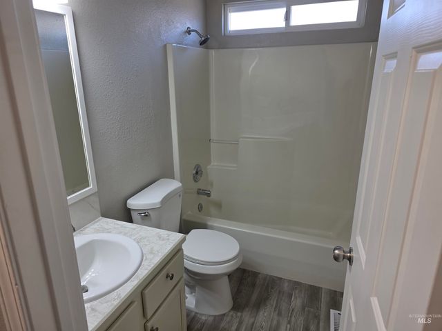 517 Pennsylvania Ct, Nampa, ID 83686