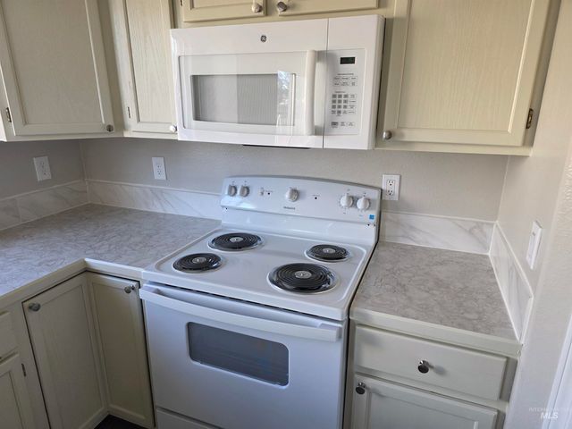 517 Pennsylvania Ct, Nampa, ID 83686