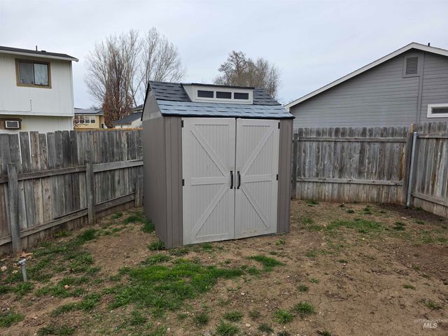 517 Pennsylvania Ct, Nampa, ID 83686