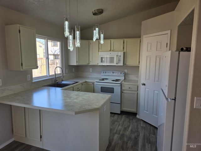 517 Pennsylvania Ct, Nampa, ID 83686