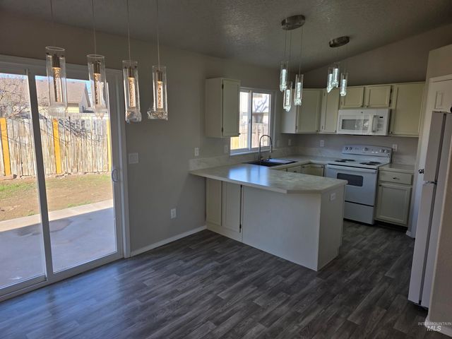 517 Pennsylvania Ct, Nampa, ID 83686