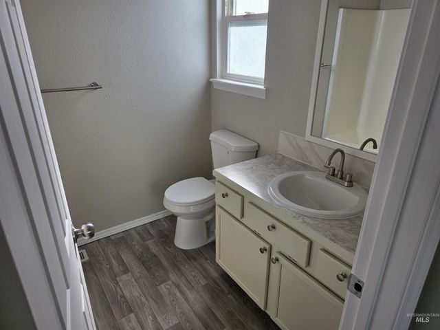 517 Pennsylvania Ct, Nampa, ID 83686