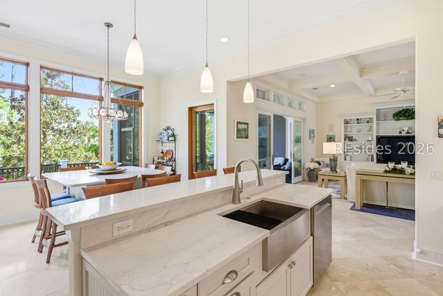 3 Roxbury Cir, Hilton Head Island, SC 29928