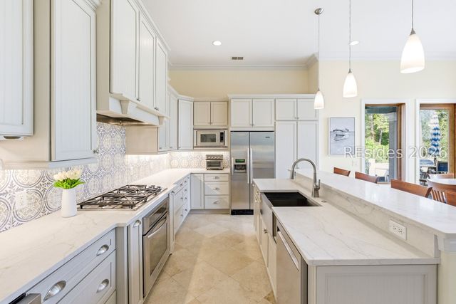 3 Roxbury Cir, Hilton Head Island, SC 29928