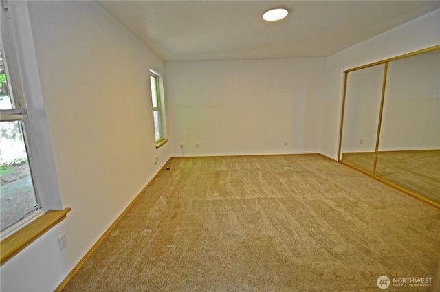 910 11th Street SE, Puyallup, WA 98372