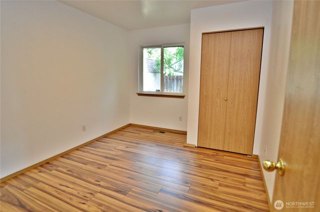 910 11th Street SE, Puyallup, WA 98372