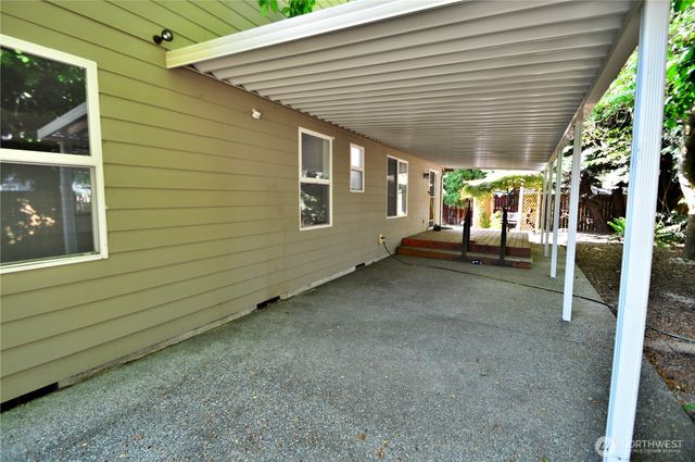 910 11th Street SE, Puyallup, WA 98372