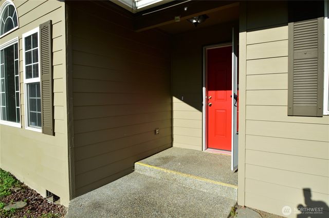 910 11th Street SE, Puyallup, WA 98372