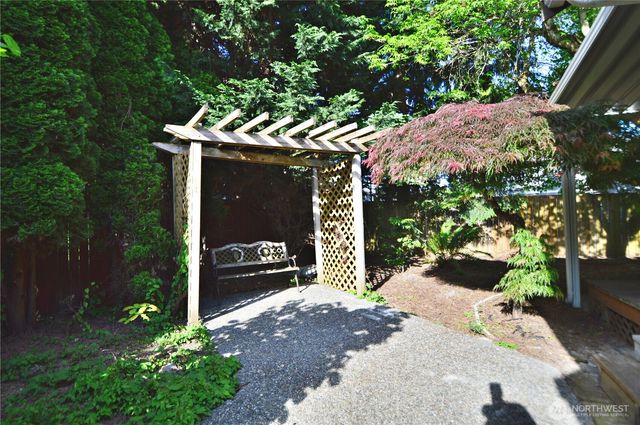 910 11th Street SE, Puyallup, WA 98372