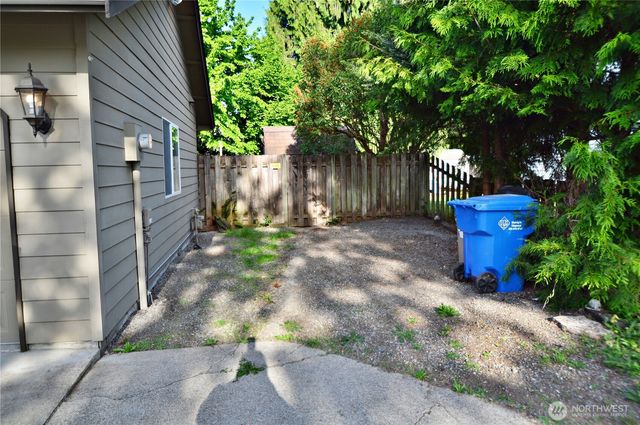 910 11th Street SE, Puyallup, WA 98372