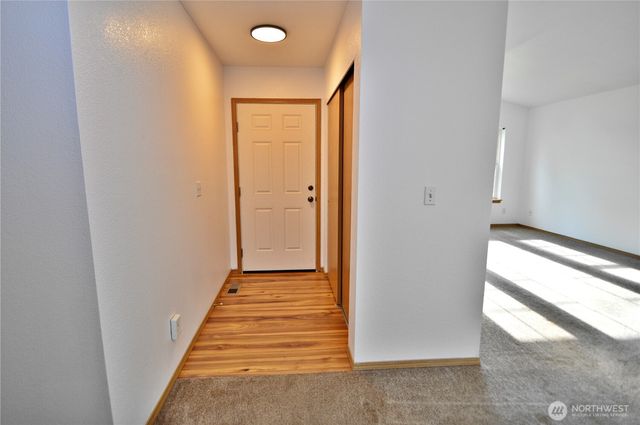 910 11th Street SE, Puyallup, WA 98372