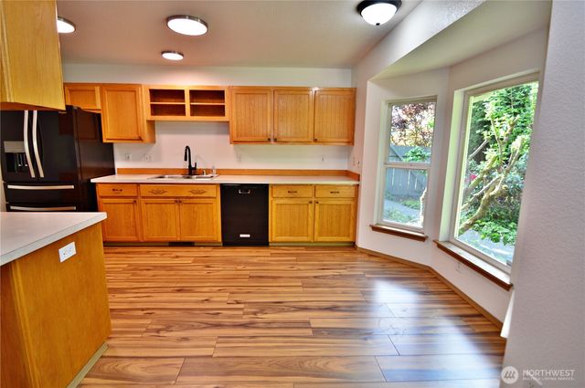 910 11th Street SE, Puyallup, WA 98372