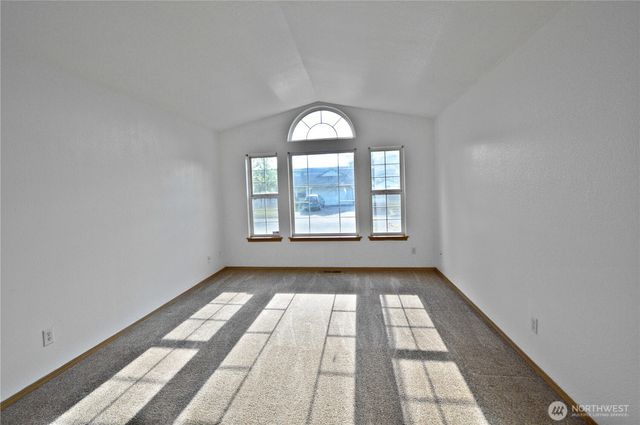 910 11th Street SE, Puyallup, WA 98372