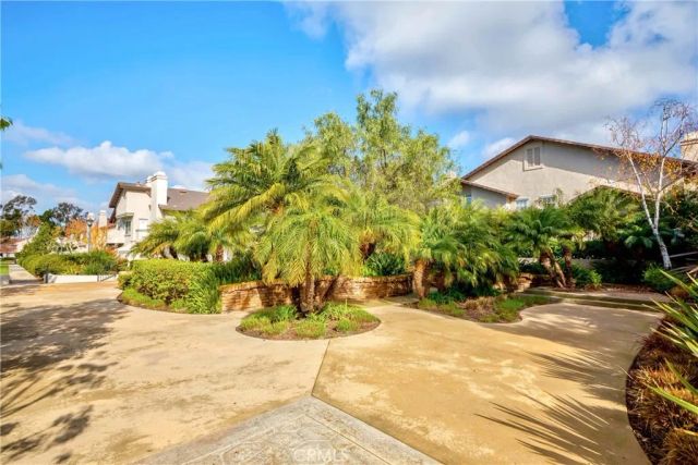 35 Oxford 24, Irvine, CA 92612