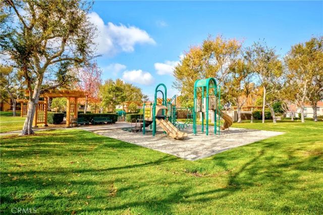 35 Oxford 24, Irvine, CA 92612