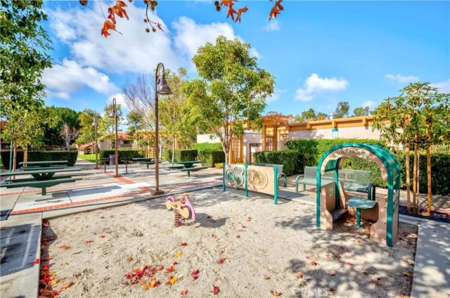 35 Oxford 24, Irvine, CA 92612