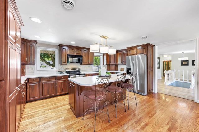 2851 BLUE JAY LANE, Green Bay, WI 54313