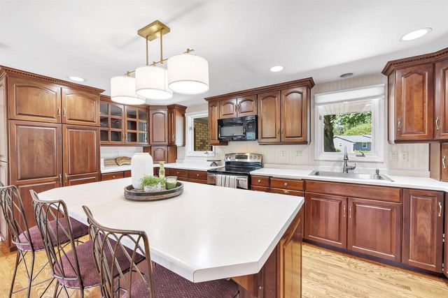 2851 BLUE JAY LANE, Green Bay, WI 54313