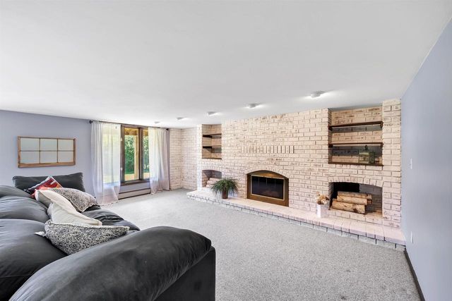 2851 BLUE JAY LANE, Green Bay, WI 54313