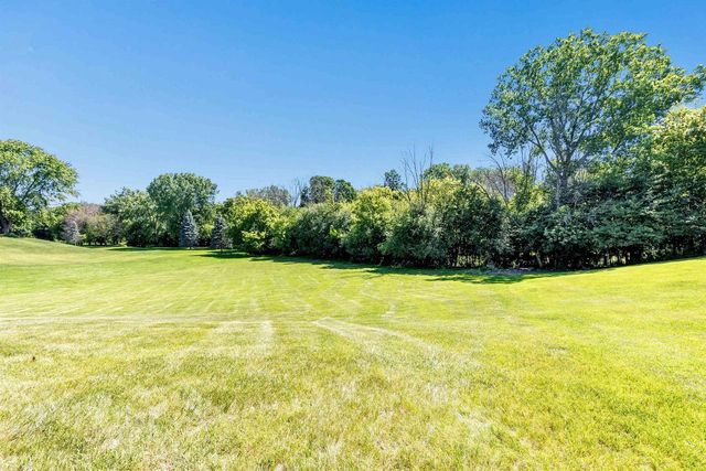 2851 BLUE JAY LANE, Green Bay, WI 54313