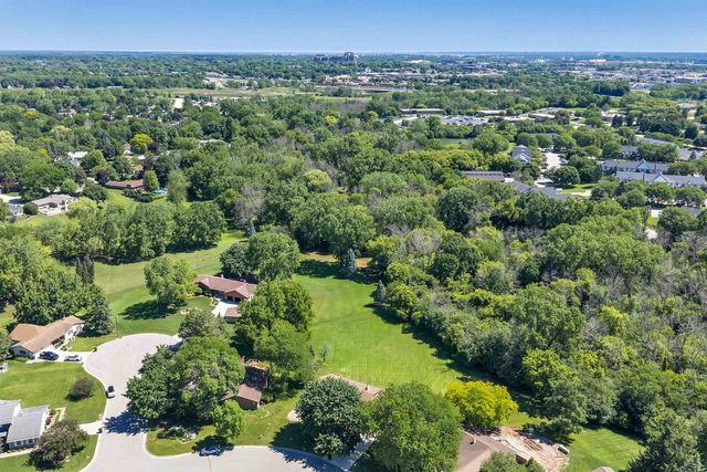 2851 BLUE JAY LANE, Green Bay, WI 54313