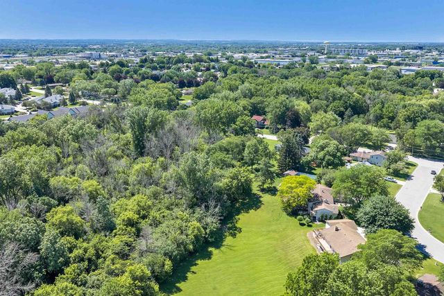 2851 BLUE JAY LANE, Green Bay, WI 54313