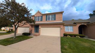 23721 W Lake Circle 14, Brownstown, MI 48183