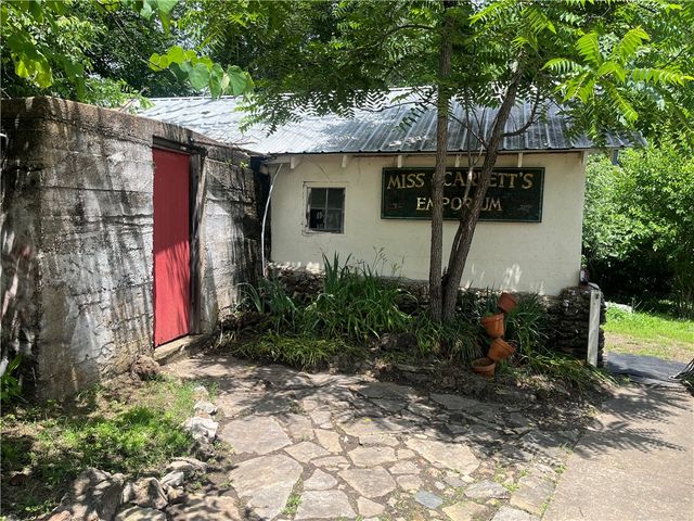 502 N Rock Street, Yellville, AR 72687