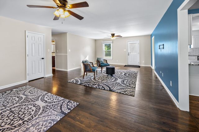704 Redwood Cir, Columbia, TN 38401