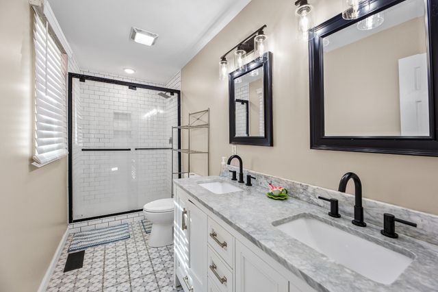 704 Redwood Cir, Columbia, TN 38401
